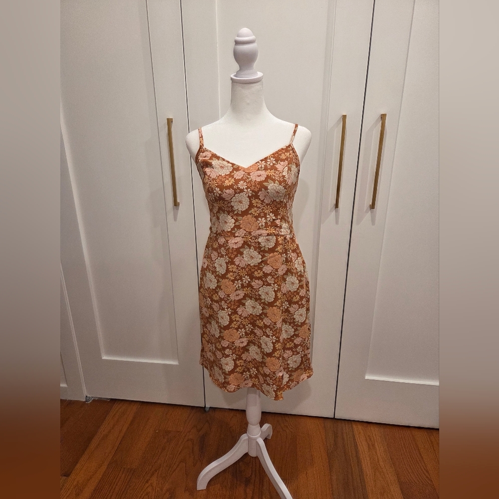 NWOT Hollister Mini Floral Slip Dress in Rust and Cream Size Medium (Long)
